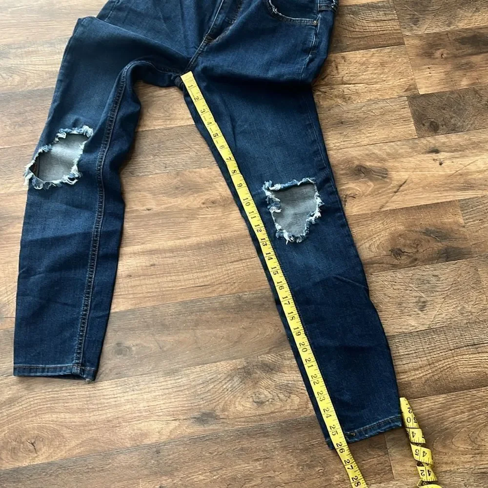 Free People skinny distressed jeans. Size 28R - Picture 2 of 6